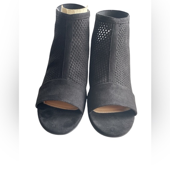 NEW IN BOX Sonoma Hostel Black Perforated Peep Toe Booties, Size 10 - Picture 7 of 9